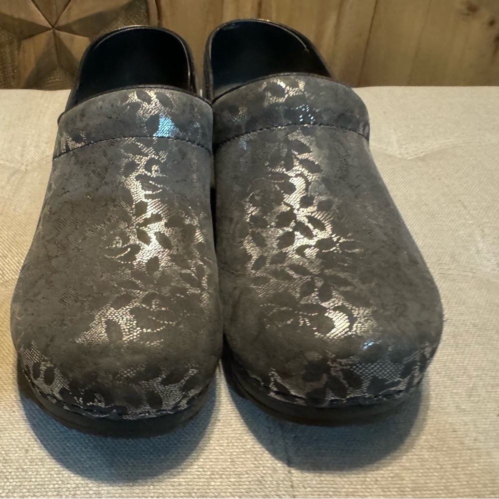 Sanita silver shoes. Size 10.5. Women’s. Silver leaf pattern.